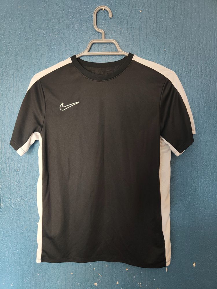 Nike Nike Black And White Sports T-Shirt product image