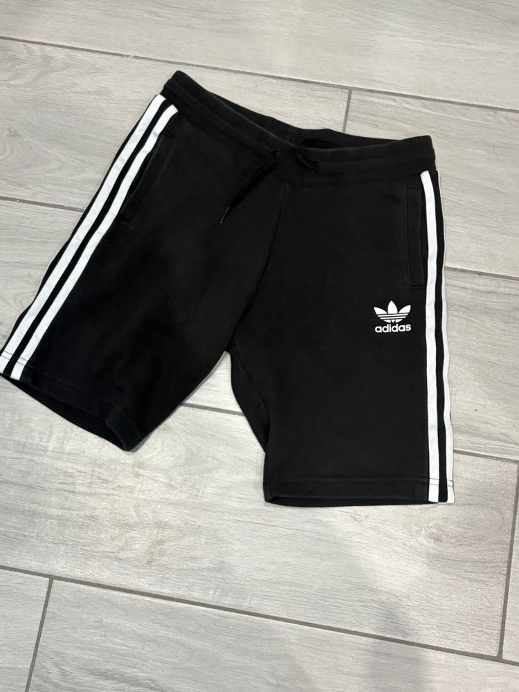 pantaloncini adidas neri con strisce bianche