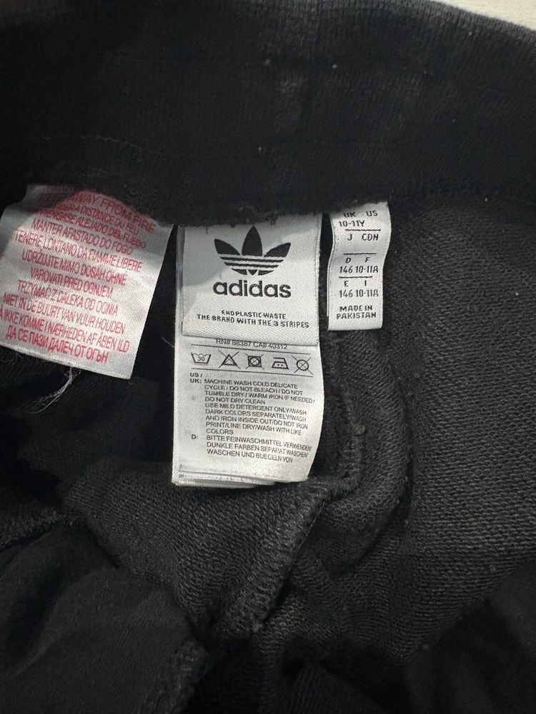 pantaloncini adidas neri con strisce bianche image 3