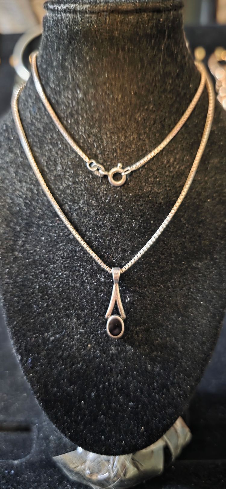 £20).  925 sterling silver box chain with silver Pendant set with onyx 