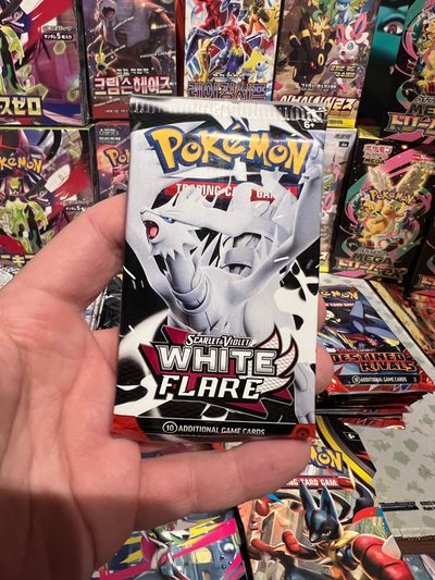 Pokémon Trading Card Game Scarlet & Violet White Flare Booster Pack