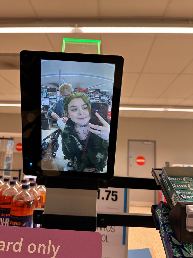 CARD/BUNDLE ON SCREEN