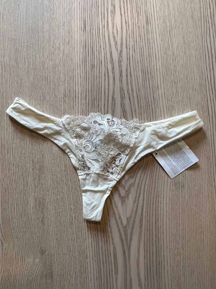 La Perla La Perla Ivory Lace Brazilian Thong – Luxury Italian Lingerie – New With Tags 98€ product image