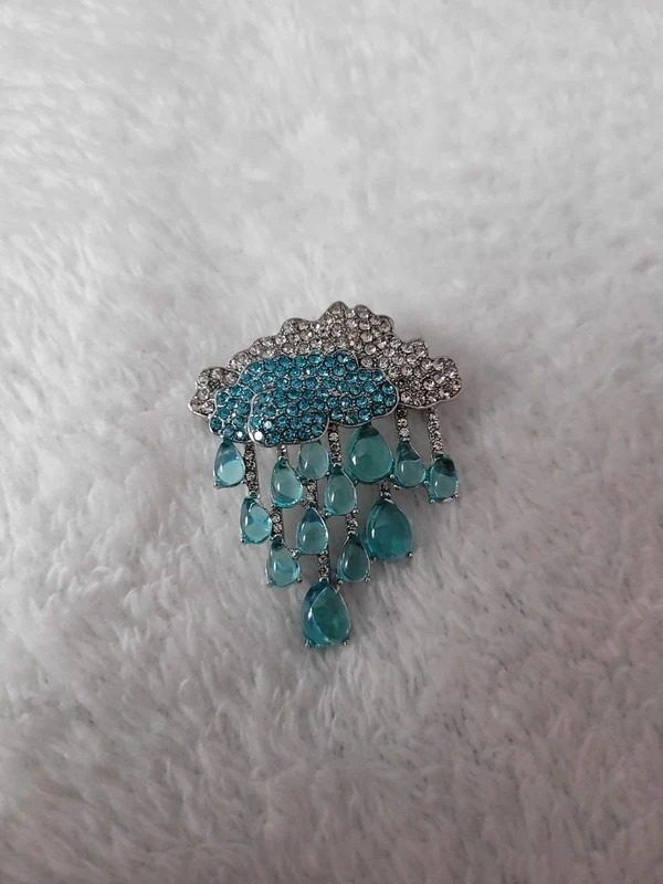 Cloud-Shaped Brooch With Blue And Clear Stones image 3
