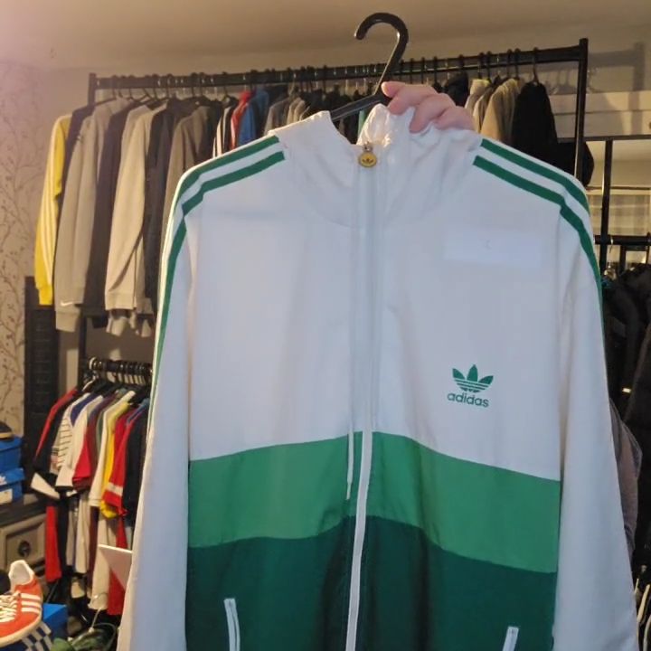 Adidas adidas retro windbreaker size large  product image
