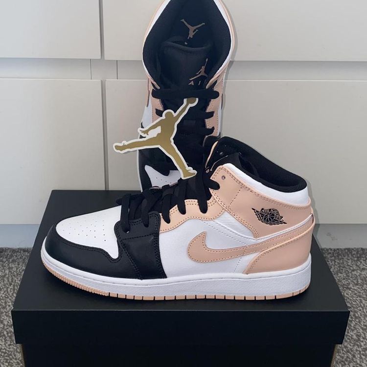 Jordan Air Jordan 1 Mid GS Arctic Orange in Size UK 6 (EU 40). These are Brand New and in Box. These are 10 product image