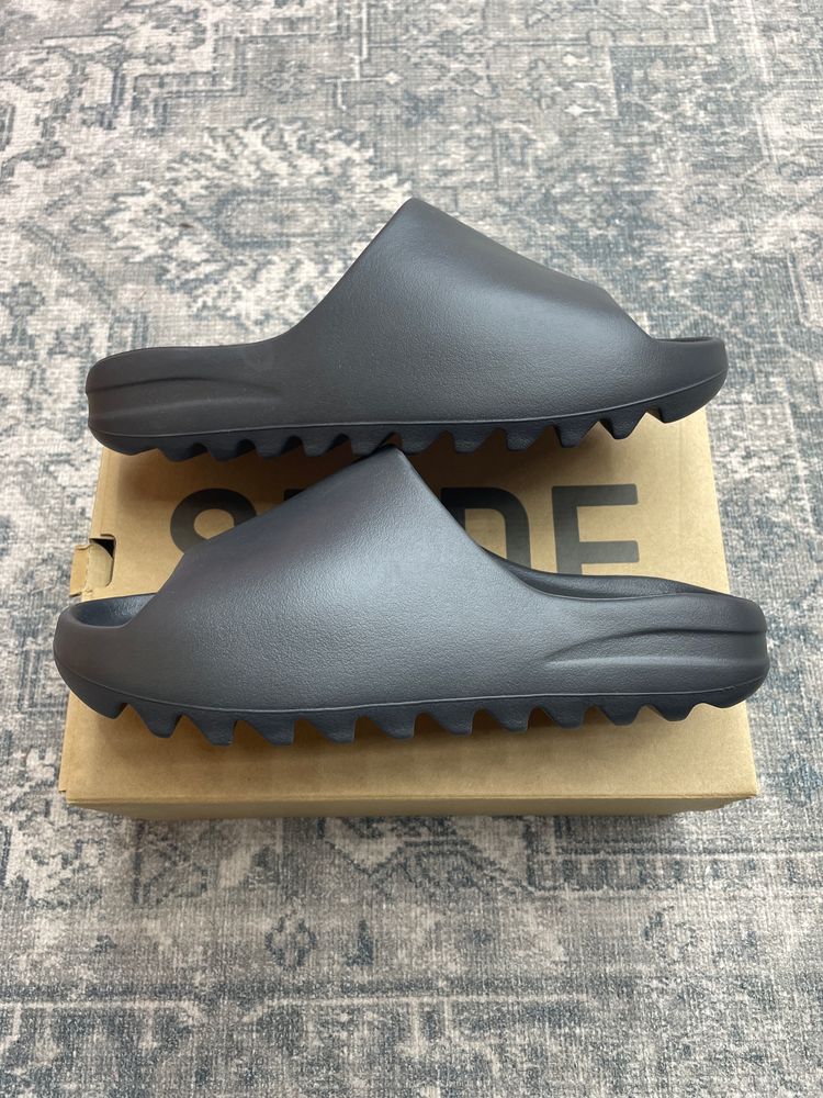 YEEZY SLIDE ONYX image 1
