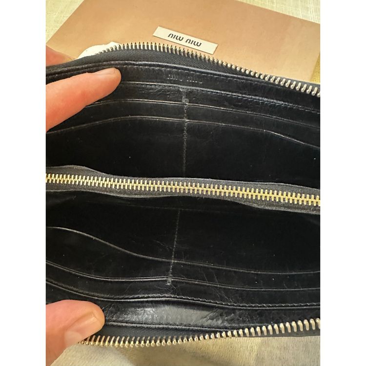 Miu Miu large zipped wallet / all-in-one in black pleated leather / Miu Miu Matelassé long wallet image 8