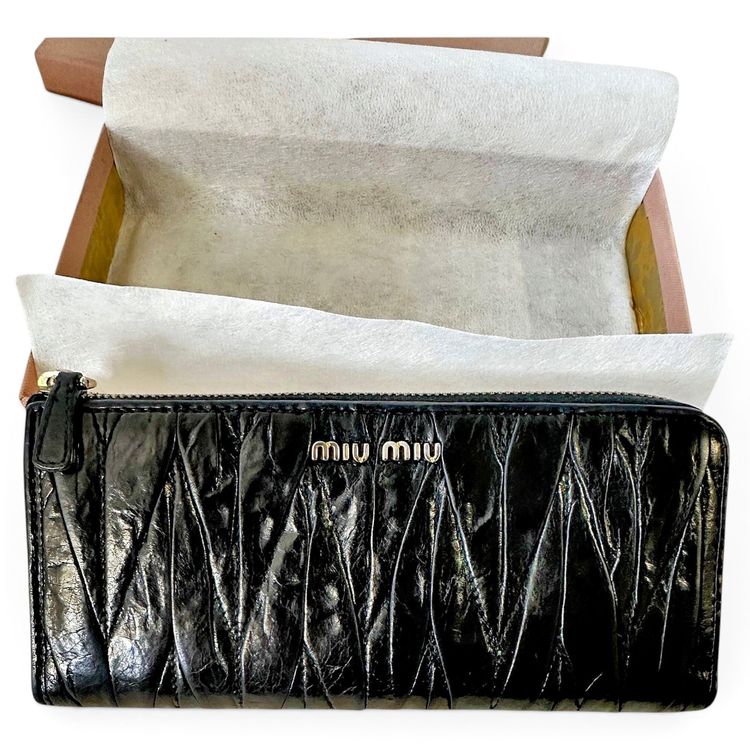 Miu Miu large zipped wallet / all-in-one in black pleated leather / Miu Miu Matelassé long wallet image 1