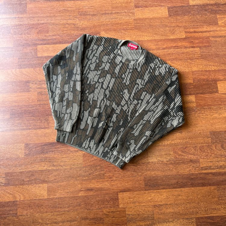 Supreme Old English Printed Sweater Camo Taglia M (Usato)