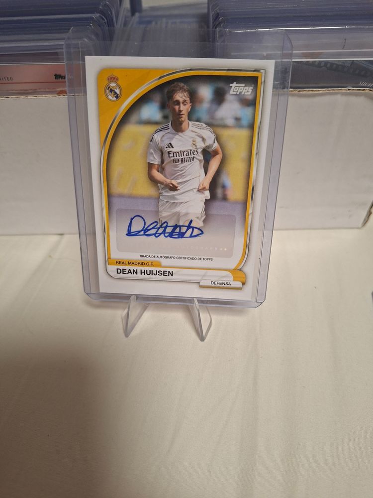 Auto Real Madrid Dean Huijsen Autographed Soccer Card image 1