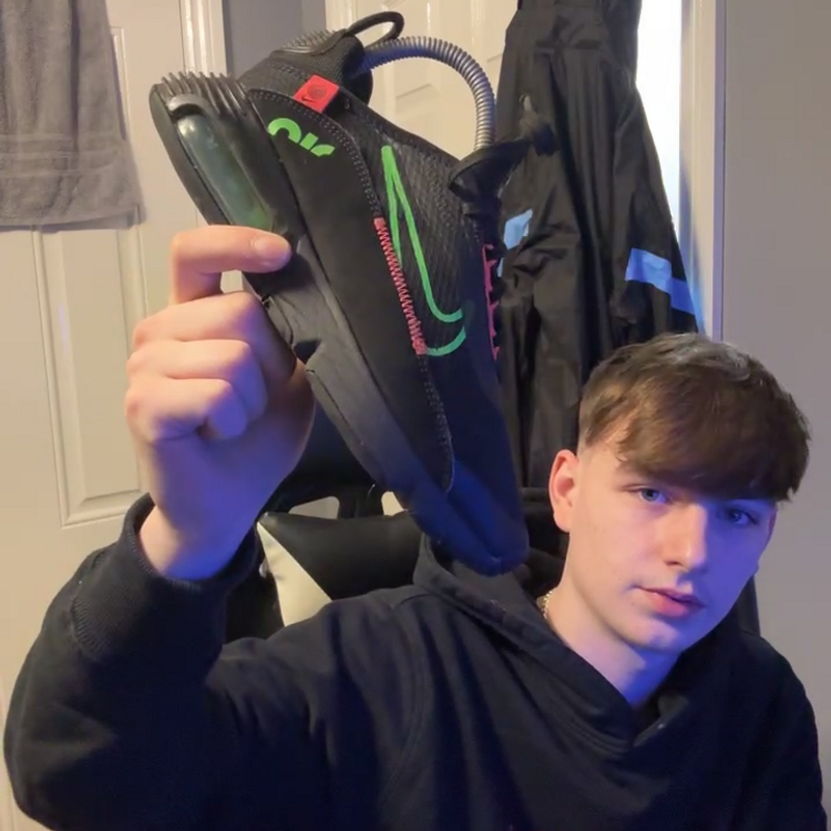 Nike airmax 2090s size 4.5 product image