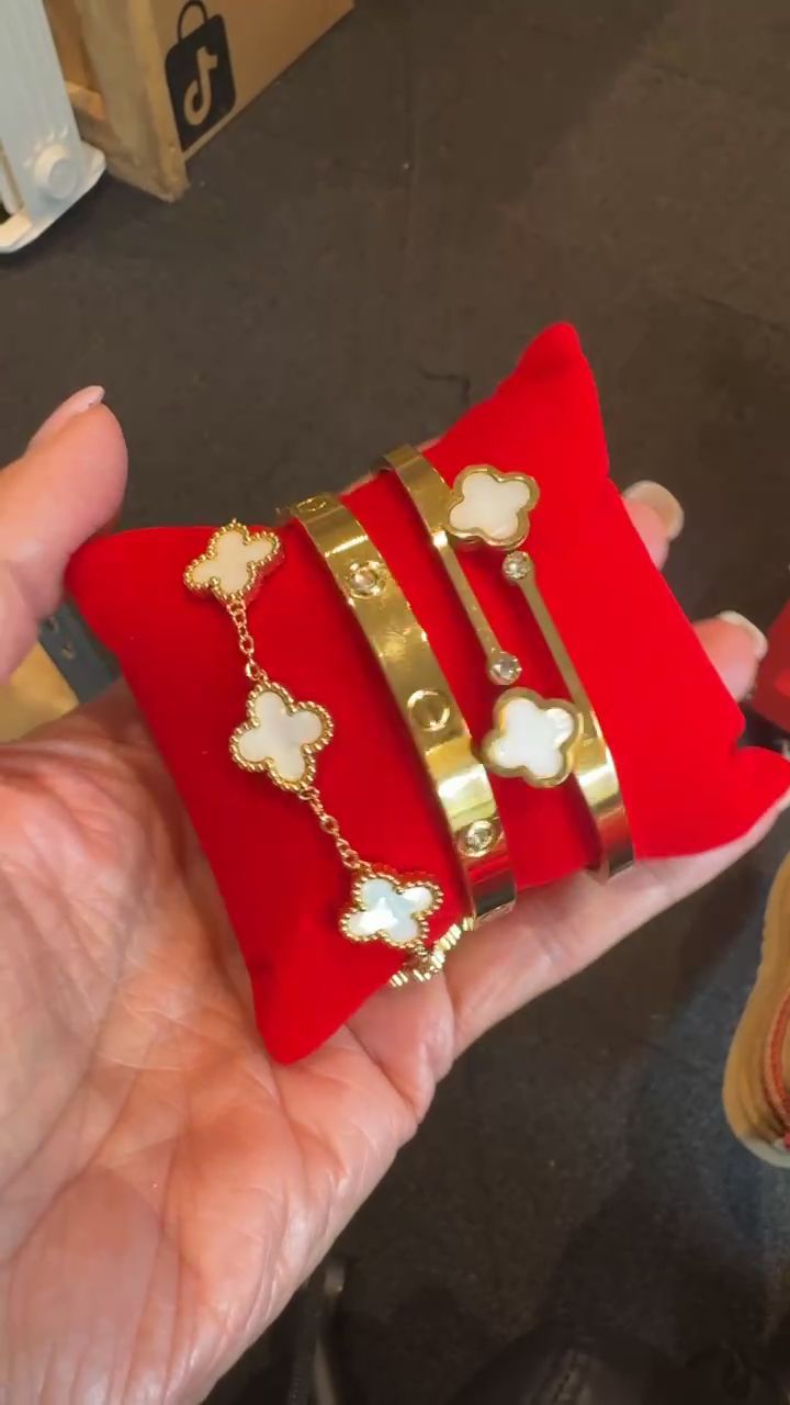 Immagine di Triple Bracelet Stack 1