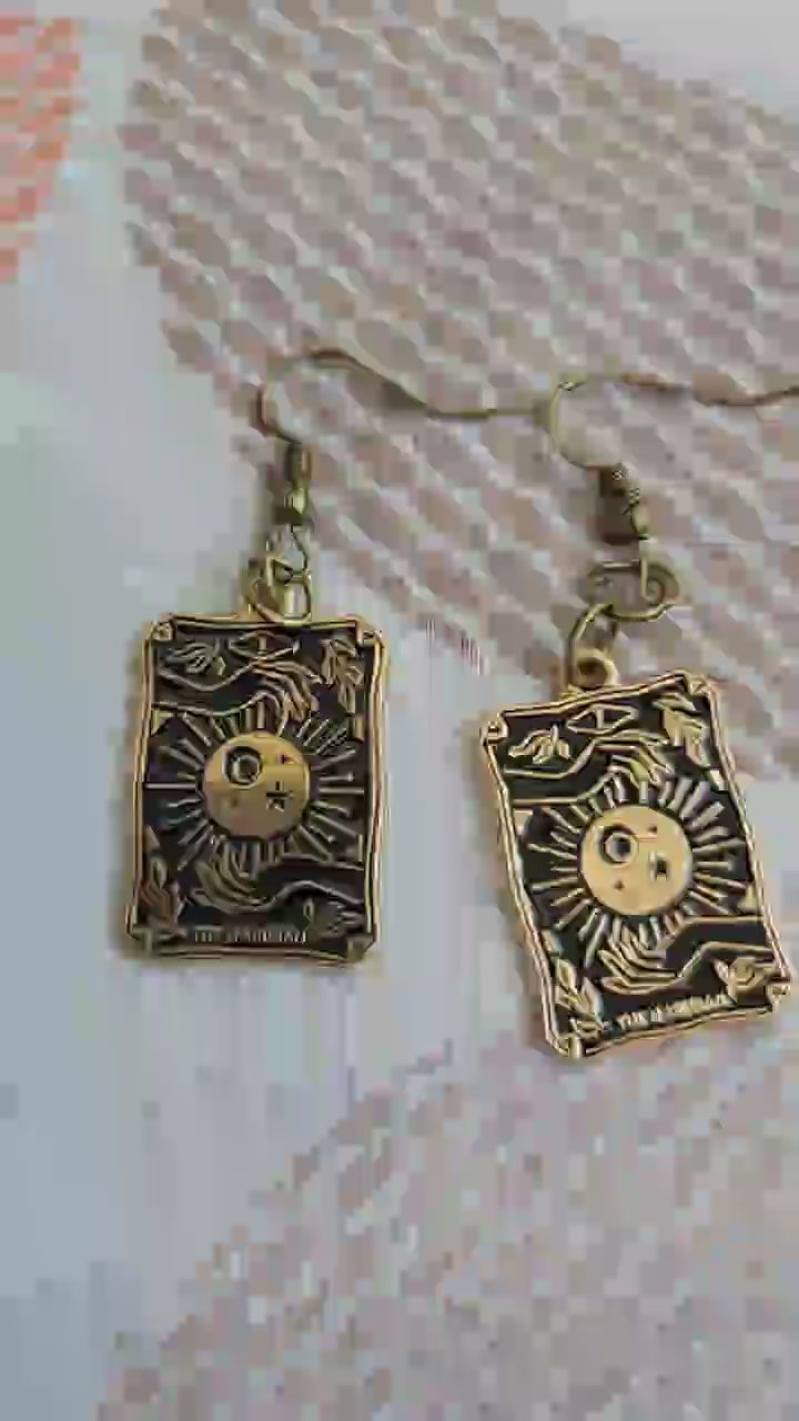 Immagine di Sunburst Pendant Earring 1