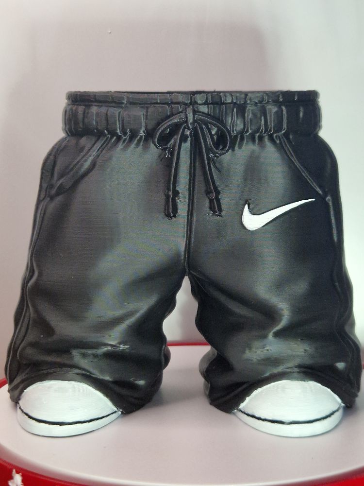 Immagine di 3d printed Large Nike Black Shorts pen holder 1