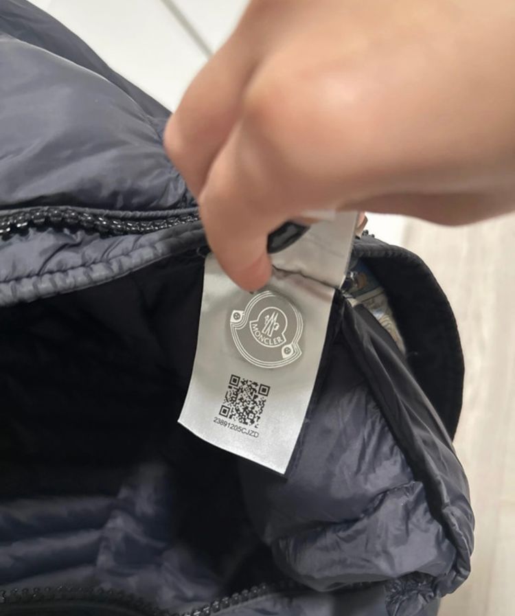 Moncler Black Puffer Jacket With Hood 7