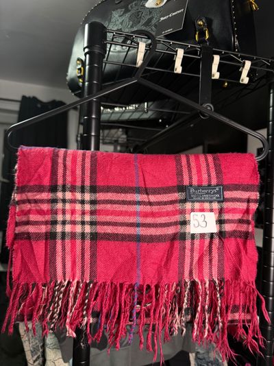 #53 £200 Pink Vintage Burberrys Pink Scarf Lambswool