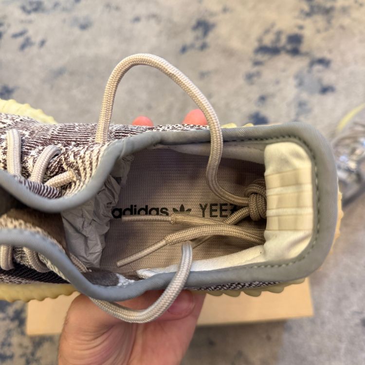 Yeezy Boost 350 v2 Zyon 42 image 4