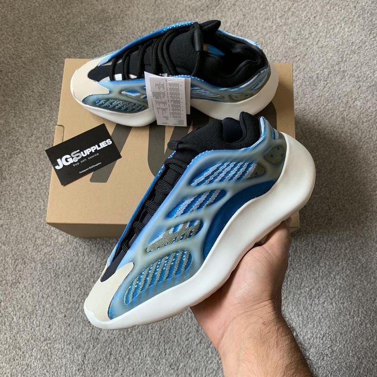 Yeezy 700 V3 Arzareth image 1
