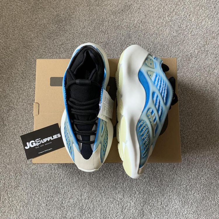 Yeezy 700 V3 Arzareth image 2