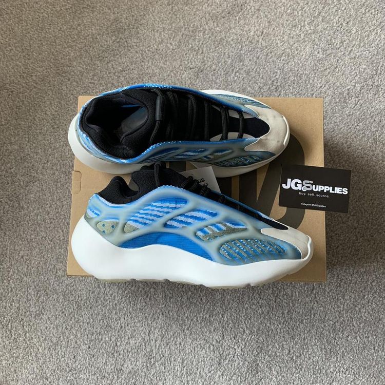 Yeezy 700 V3 Arzareth image 3