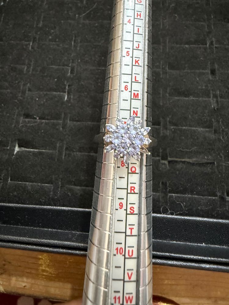 Immagine di Silver Ring With Clear Stones 5