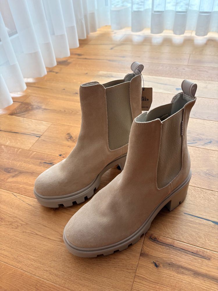 Bullboxer Bullboxer Beige Suede Chelsea Boots size 40 product image