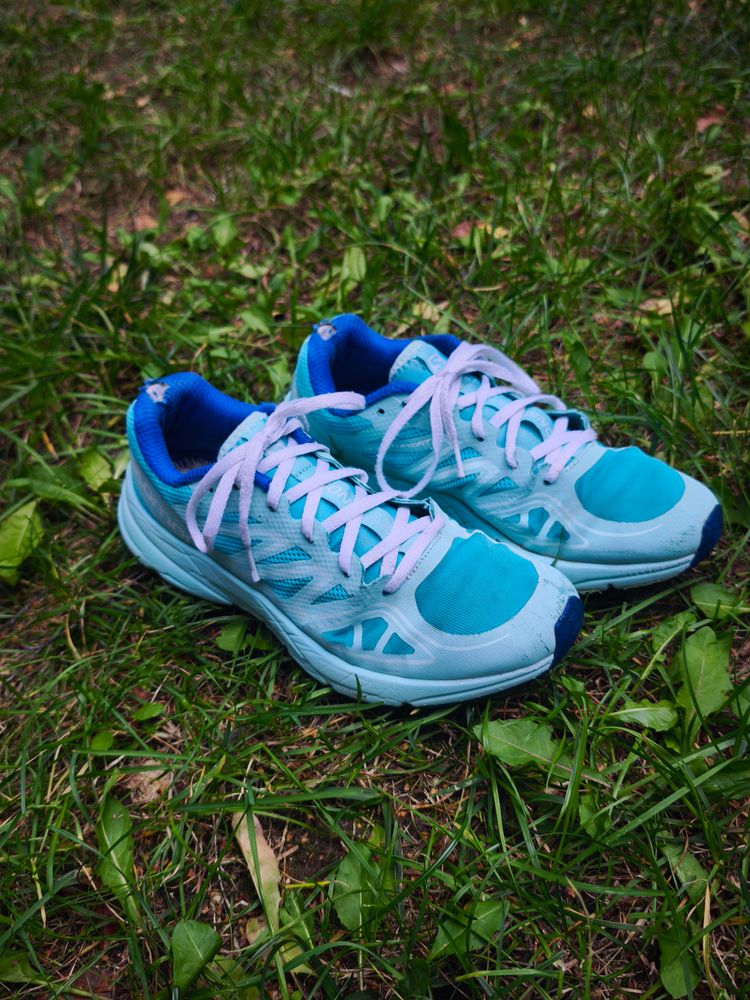 Salomon Blue Running Shoes image 2