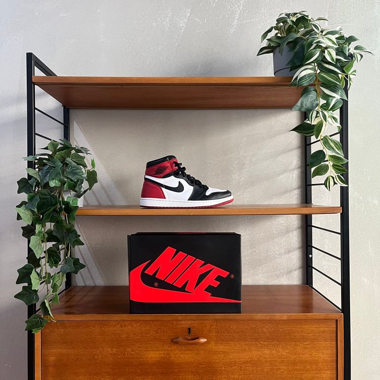 AIR JORDAN 1 HIGH BLACK TOE 2016 - UK 8.5 image 4
