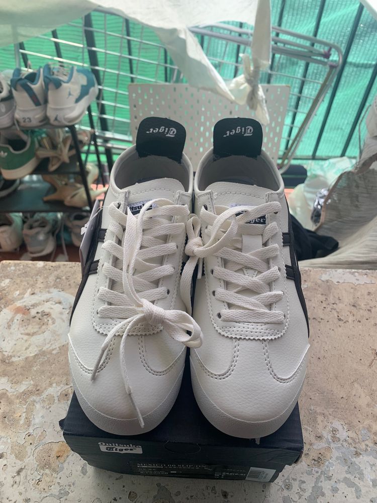 Onitsuka Tiger Mexico 66 Slip-On Sneakers