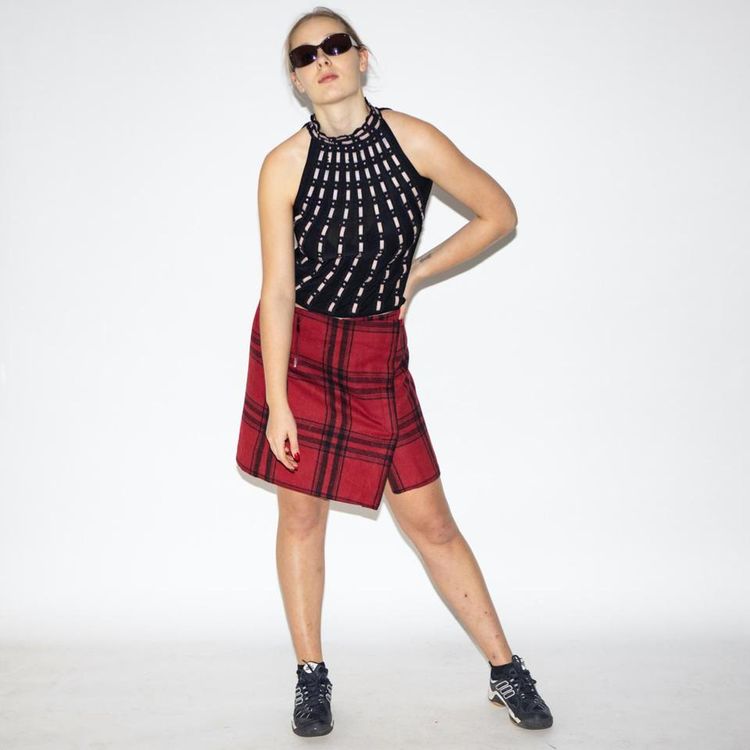 Vintage Y2K stretchy cute sleeve-less top in black