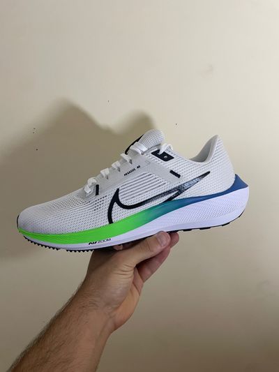 Nike Pegasus 40 Blanca, verde y azul. Nueva