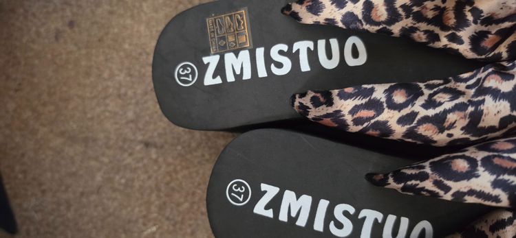 Zmistuo Leopard Print Platform Flip Flops image 2