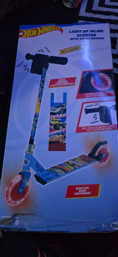 Hot Wheels Light Up Inline Scooter