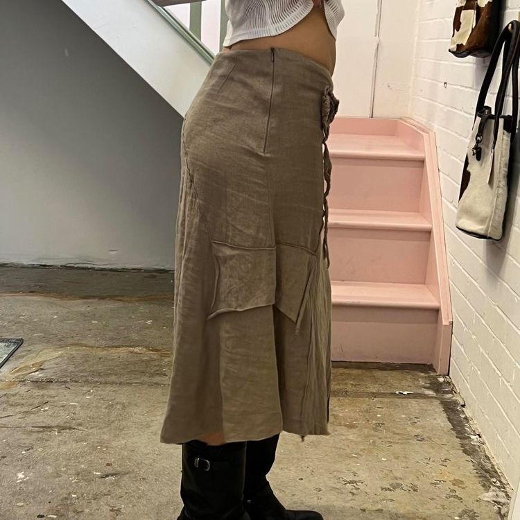 Brown Asymmetrical Skirt With Patchwork And Flower Detail imagen 6