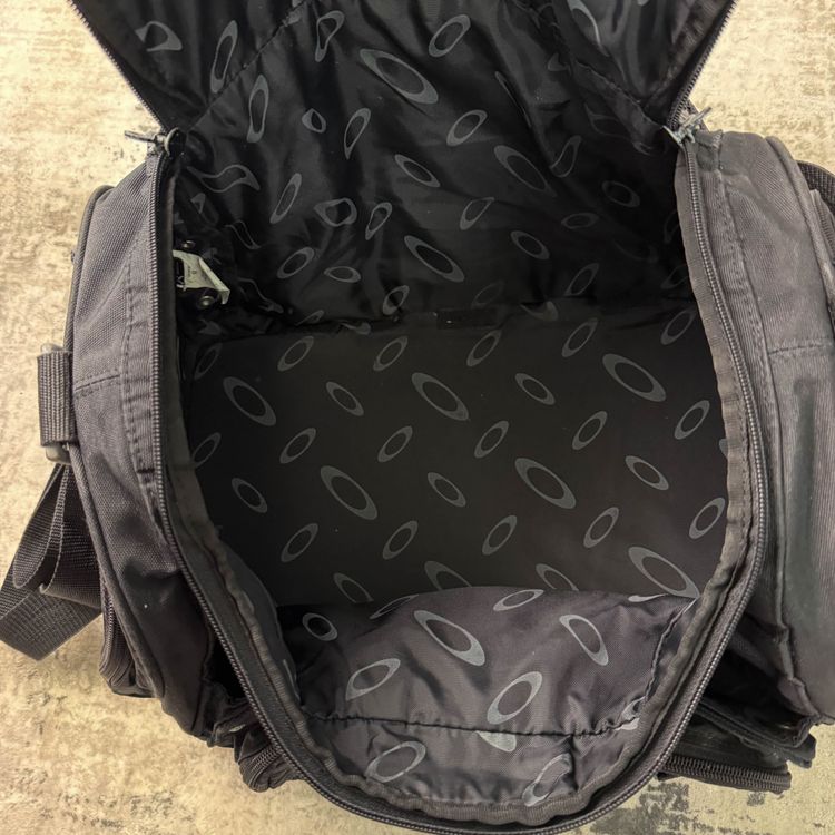 Vintage Oakley Tactical Duffle Bag image 9
