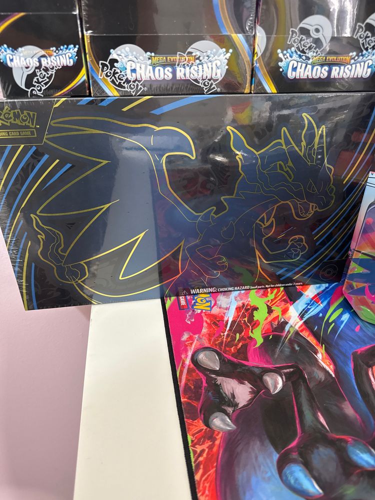 Pokémon Chaos Rising Mega Evolution Charizard Figure