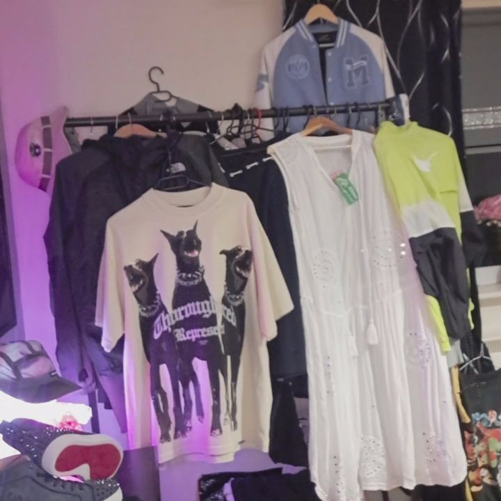 Represent represent tee product image