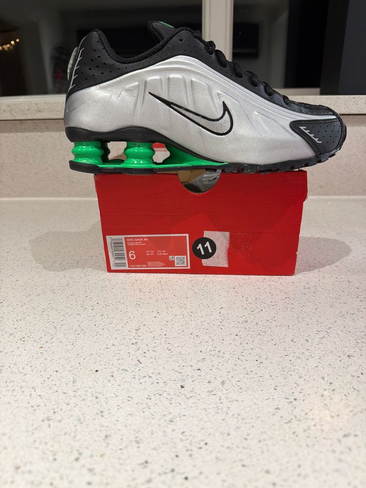 Nike Nike Athletic Shoes show R4  product image