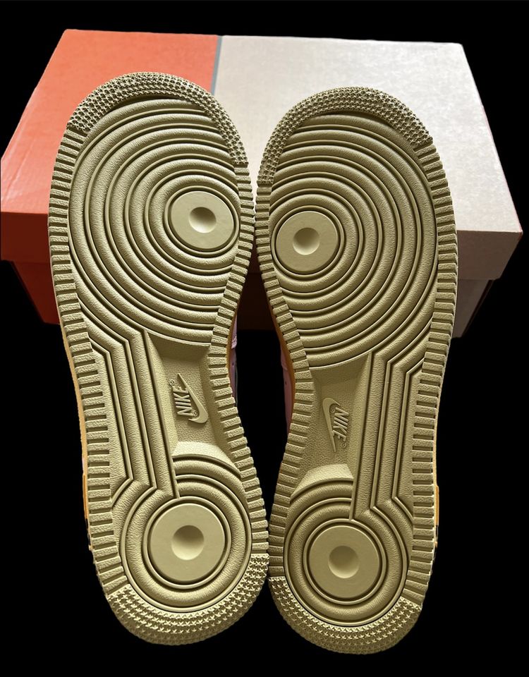 Nike 'Feel Free, Lets Talk, size 8. 5