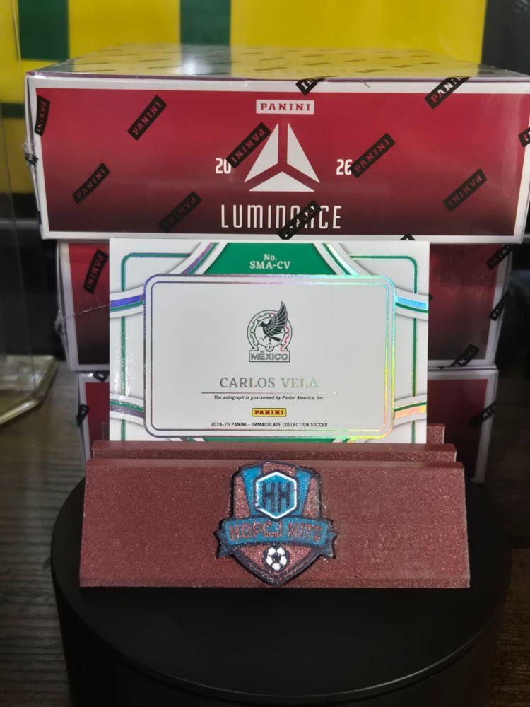 CARLOS VELA /99 ON CARD AUTO BOOKLET MEXICO IMMACULATE COLLECTION 24/25 obraz 2