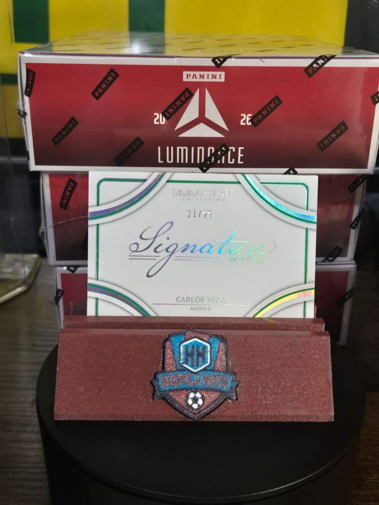 CARLOS VELA /99 ON CARD AUTO BOOKLET MEXICO IMMACULATE COLLECTION 24/25 obraz 3