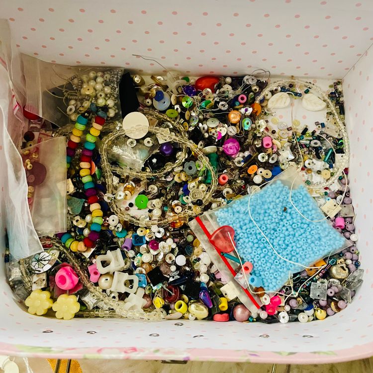 Mixed Joblot of Craft Beads Destash in Mini Cardboard Suitcase Bundle Box - P1 4