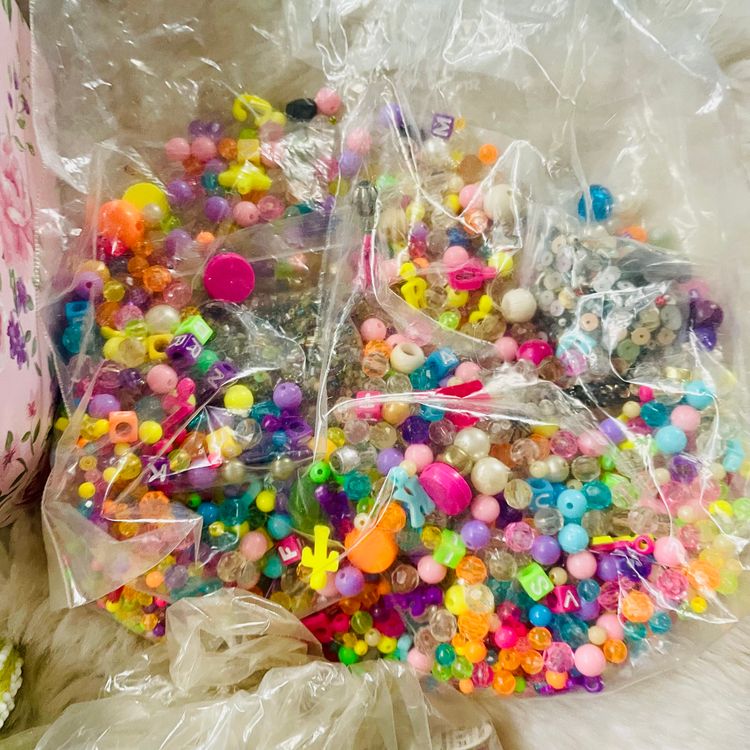 Mixed Joblot of Craft Beads Destash in Mini Cardboard Suitcase Bundle Box - P1 3