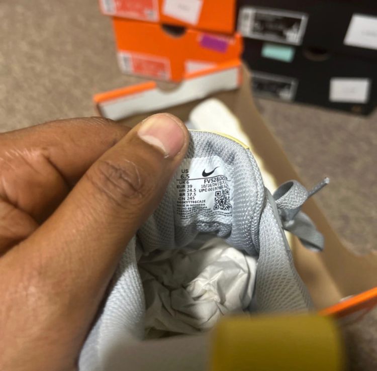 Immagine di Nike running shoes 4