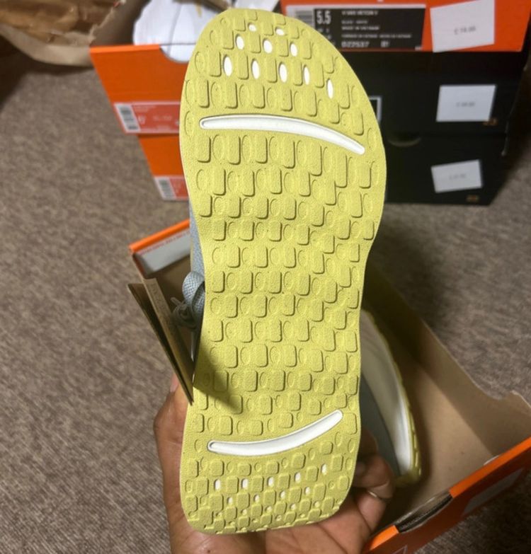 Immagine di Nike running shoes 6