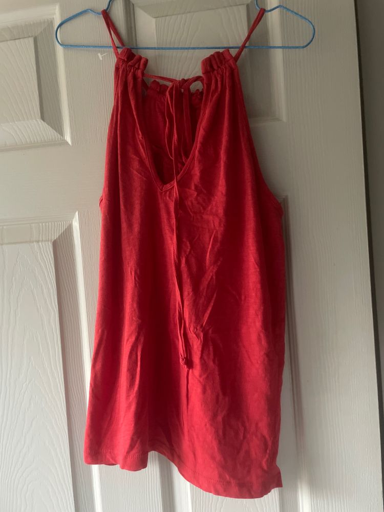 Red Sleeveless Top