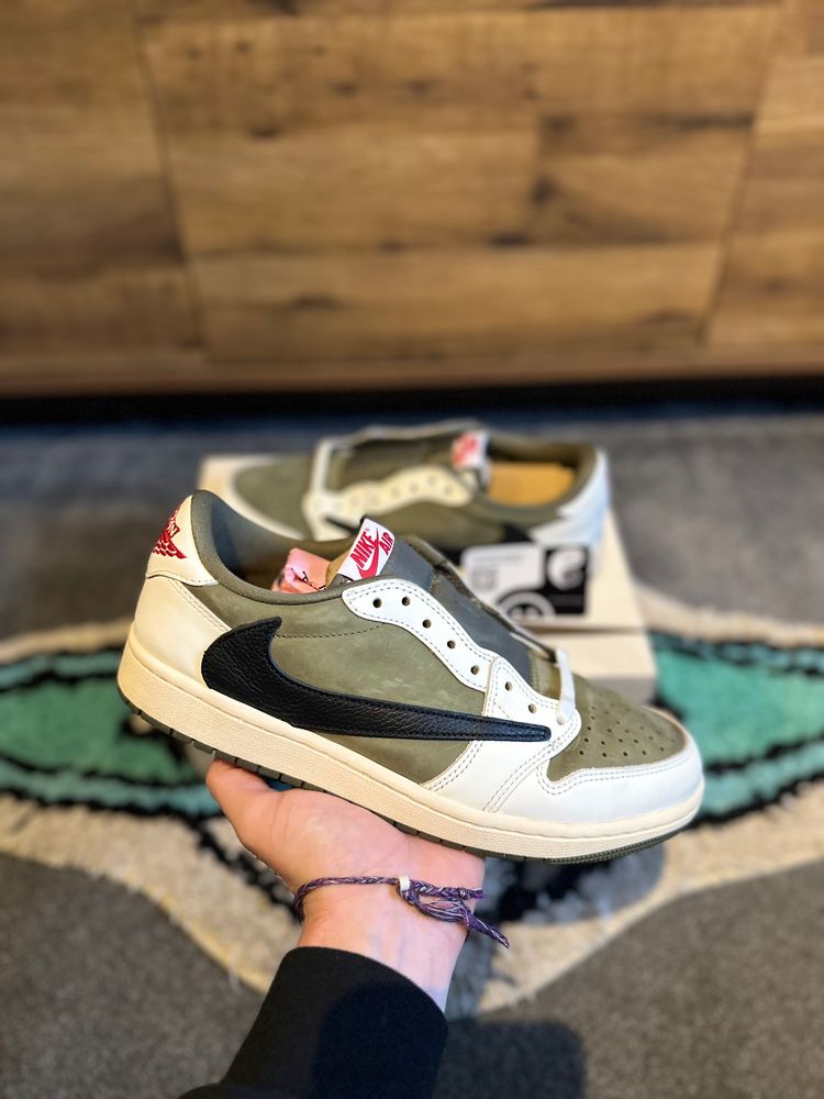 Nike Air Jordan 1 Travis Scott “Medium Olive” U.K. 8