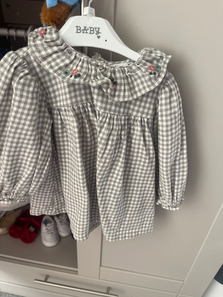 Grey Gingham Check Baby Dress With Floral Embroidery Collar obraz 2