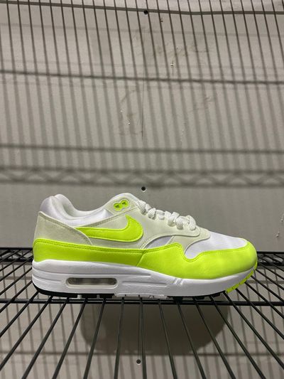 A-923665 Nike AM1'87 Volt Suede Brand New No Box